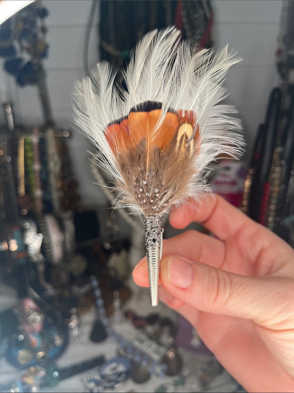 Feathers hat pin